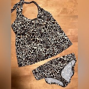 Liz Lange maternity tankini bathing suit leopard